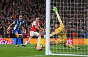 Arsenal sufre, pero logra su pase a cuartos de final de Champions League a costa del Porto