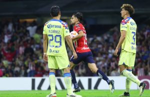 Chivas vence al América en el Estadio Azteca pero no le alcanza para avanzar de ronda