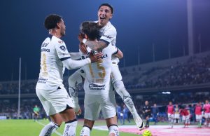 Pumas vence a un América desconcertado en el Clásico Capitalino