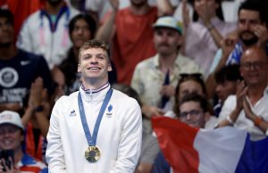 León Marchand conquistó récords olímpicos en 200 metros pecho y mariposa en París 2024