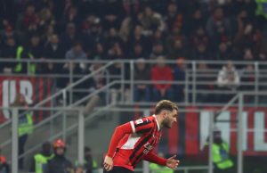 Santiago Giménez debutó en la victoria del Milán sobre Roma en la Coppa Italia