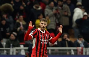 Santiago Giménez brilló, pero no evitó la eliminación del Milán por la UEFA Champions League