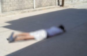 Asesinan en Acapulco a bolillero menor de edad La víctima de 17 años fue identificada como Jairo; su familia retiró el cadáver antes de que lo trasladaran a la morgue