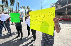 Bloqueo en la Costera de Acapulco; empleados exigen reabrir el Bar la Norteña El Bar la Norteña fue asegurado por autoridades policiales en diciembre del 2024; buscaban el cadáver de una mujer en el lugar.