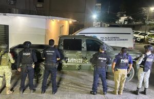 Clonan en Acapulco camioneta militar; era un vehículo robado La camioneta estaba siendo modificada con un diseño de camuflaje verde militar pixelado en la comunidad de El Dorado en Acapulco.