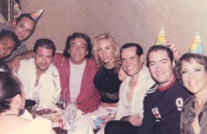 Homenaje a Gardel, gerente de Baby´O: Lo que debes saber del evento en Acapulco Con saco rojo, Carlos Pietrasanta "Gardel", celebrando su cumpleaños en Baby´O. El homenaje en su honor será en Sinfonía del Mar.