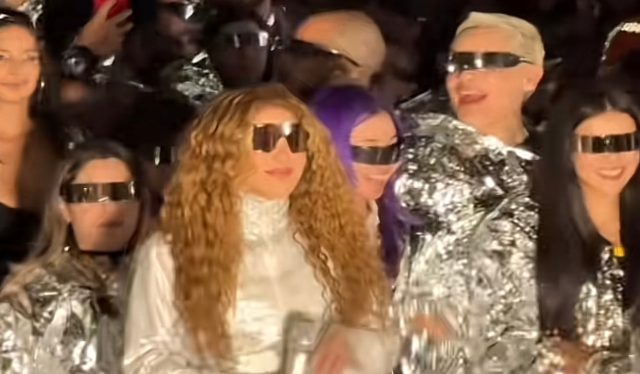 Shakira realizó la caminata inicial de su concierto en el Foro GNP Seguros, rodeada de influencers.