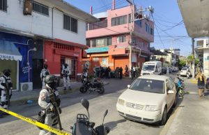 Matan a balazos a una mujer en miscelánea de Acapulco: FOTOS El agresor llegó a la miscelánea y disparó directamente contra la mujer, de la que se desconoce aún identidad.