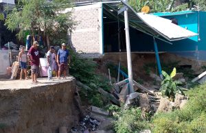 Acapulco: Piden en Navidad de Llano Largo la reconstrucción de un puente Encabezados por Teodardo Gómez García, los vecinos exigen apoyo de los gobiernos federal, estatal y municipal